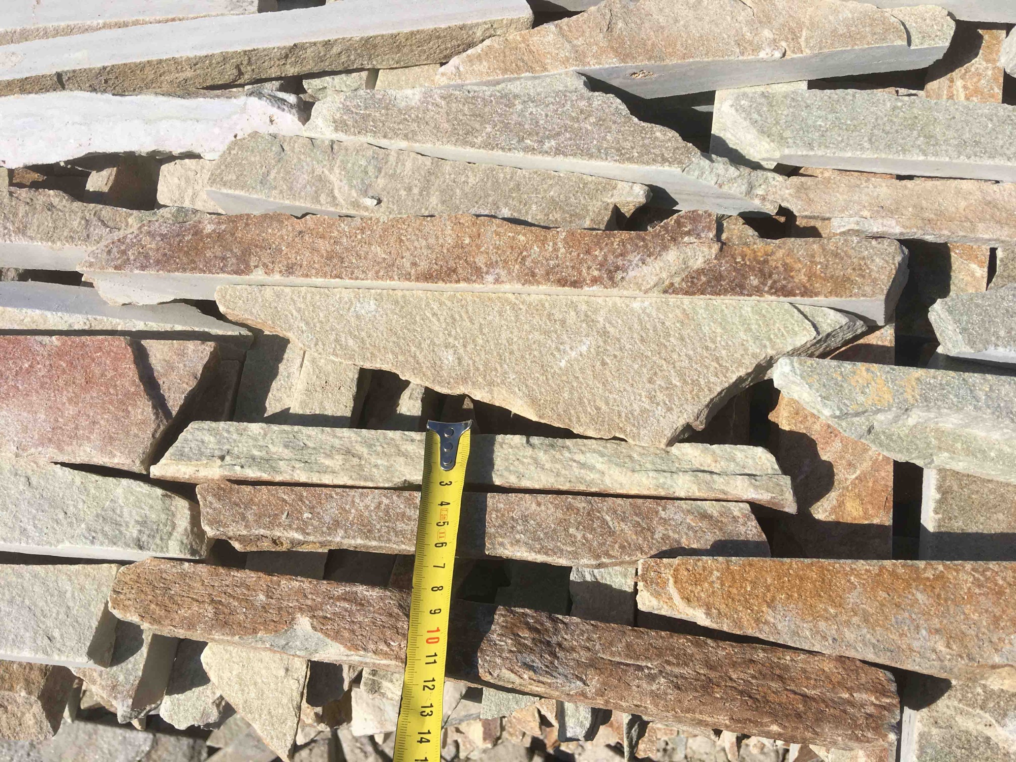 Горбушка златолит золотистый для облицовки купить в Чебаркуле