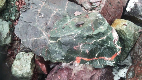 Гигантские зелёные валуны для ландшафтного дизайна весом более 5 тонн купить в Чебаркуле