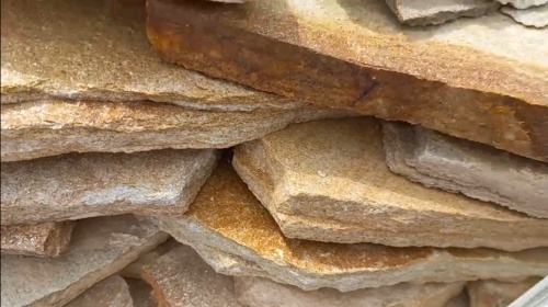 Плитняк златолит жёлтый золотистый для отмостки купить в Чебаркуле