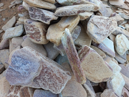 Златолит жёлтый, жёлто-зелёный глыбки и валуны для ланшафтного дизайна купить в Чебаркуле