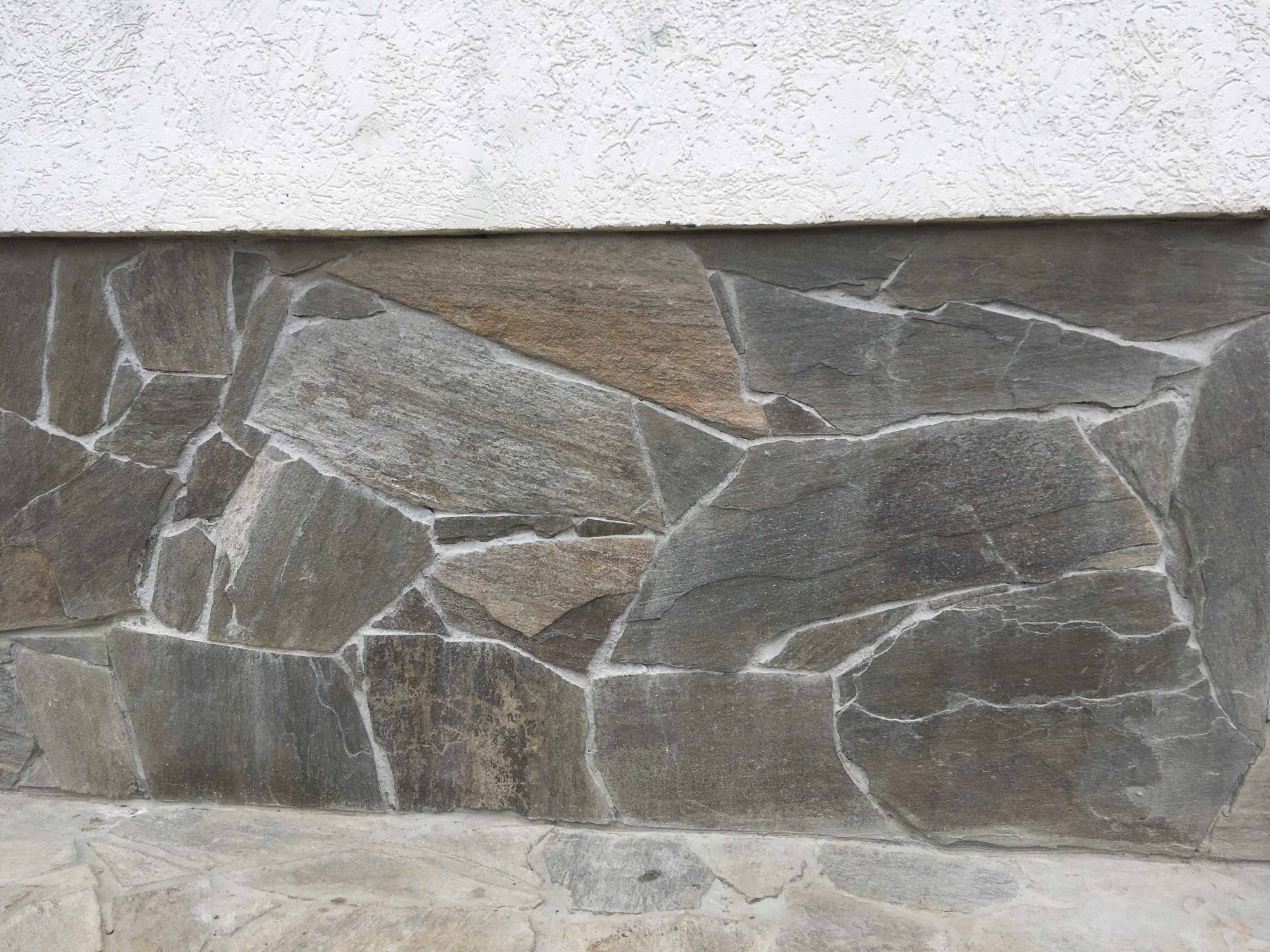 Плитняк златолит Уральский для цоколя, отмостки купить в Чебаркуле