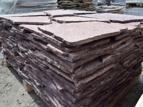 Плитняк лемезит бордовый для облицовки цоколя 20-25 мм  купить в Чебаркуле