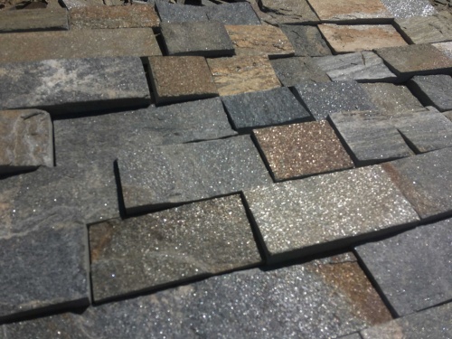 Плитка пилёная златолит Уральский для цоколя, отмостки купить в Чебаркуле