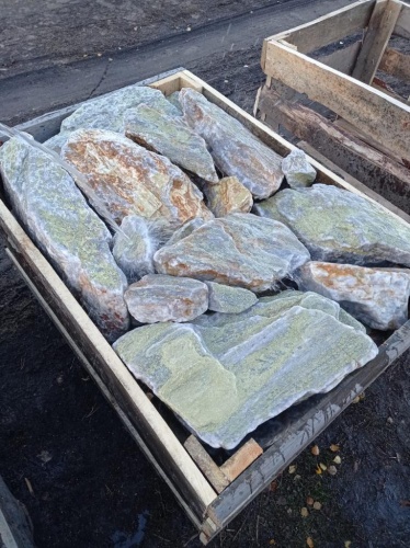 Златолит жёлтый, жёлто-зелёный глыбки и валуны для ланшафтного дизайна купить в Чебаркуле