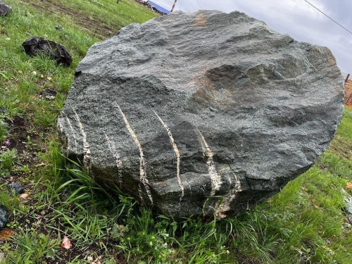 Гигантские зелёные валуны для ландшафтного дизайна весом более 5 тонн купить в Чебаркуле