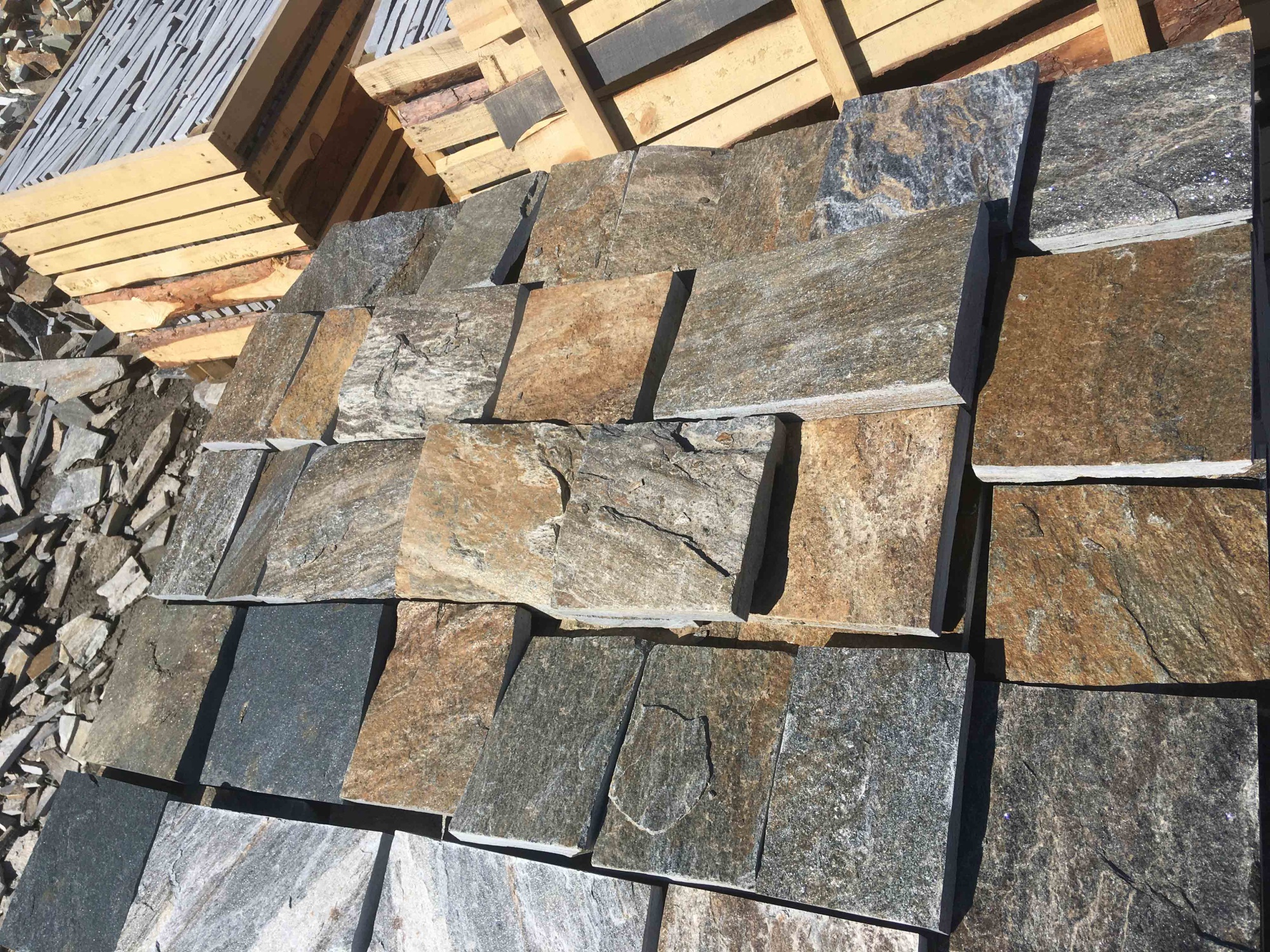 Плитка пилёная златолит Уральский для цоколя, отмостки купить в Чебаркуле