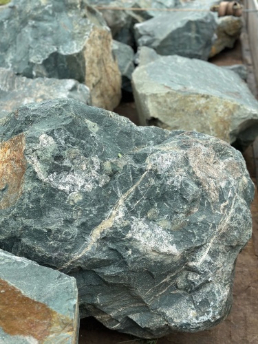 Камни для ландшафтного дизайна зелёные 10-60 килограмм купить в Чебаркуле