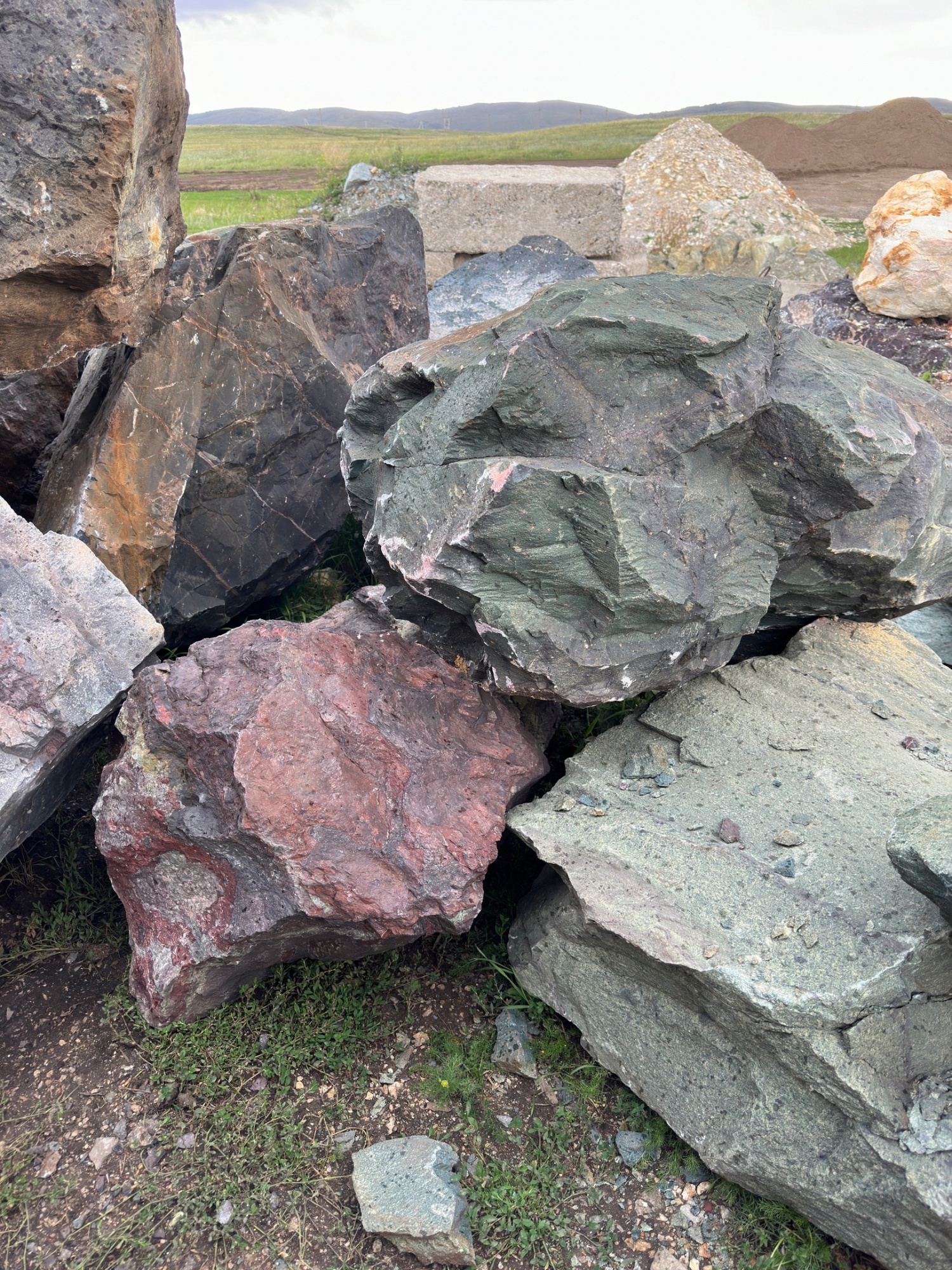 Камни для ландшафтного дизайна зелёные 10-60 килограмм купить в Чебаркуле