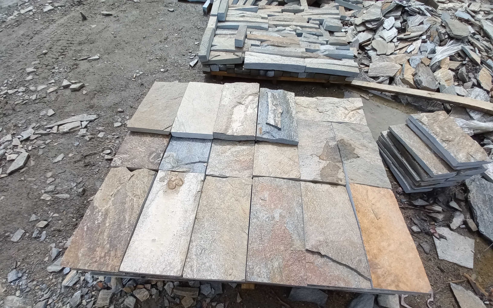 Плитка пилёная златолит Уральский для цоколя, отмостки купить в Чебаркуле