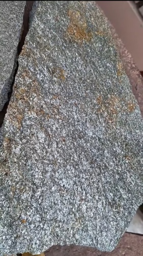 Плитняк златолит серебристый для цоколя, отмостки купить в Чебаркуле