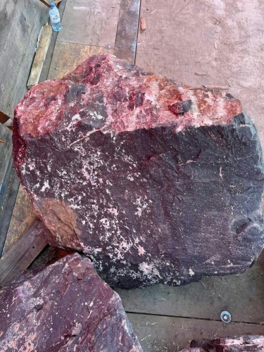 Камни для ландшафтного дизайна красно-фиолетовые 10-60 килограмм купить в Чебаркуле