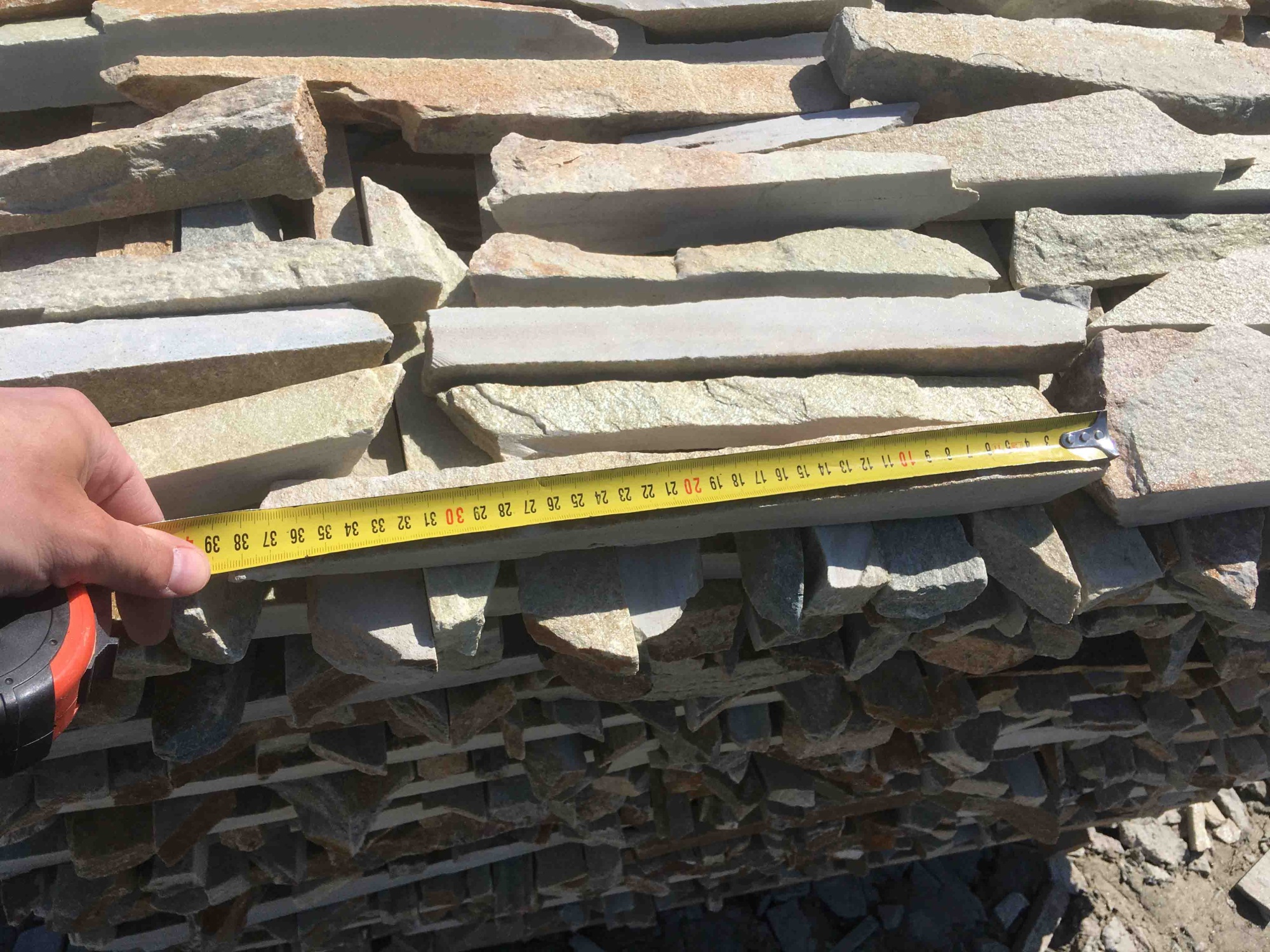 Горбушка златолит золотистый для облицовки купить в Чебаркуле