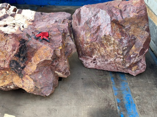 Ландшафтные глыбы красно-фиолетовые 200-1000 килограмм купить в Чебаркуле