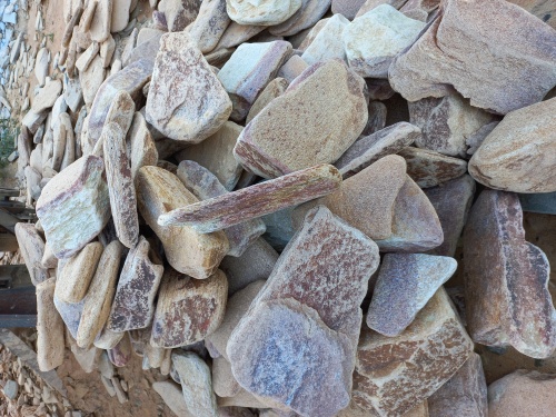 Златолит жёлтый, жёлто-зелёный глыбки и валуны для ланшафтного дизайна купить в Чебаркуле