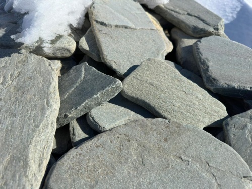 Плитняк златолит зелёный галтованный для цоколя купить в Чебаркуле