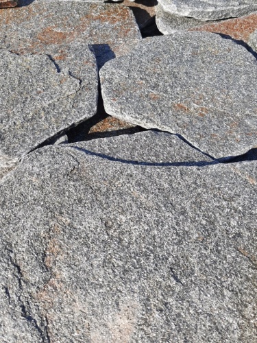 Златолит серебристый галтованный для лестниц купить в Чебаркуле